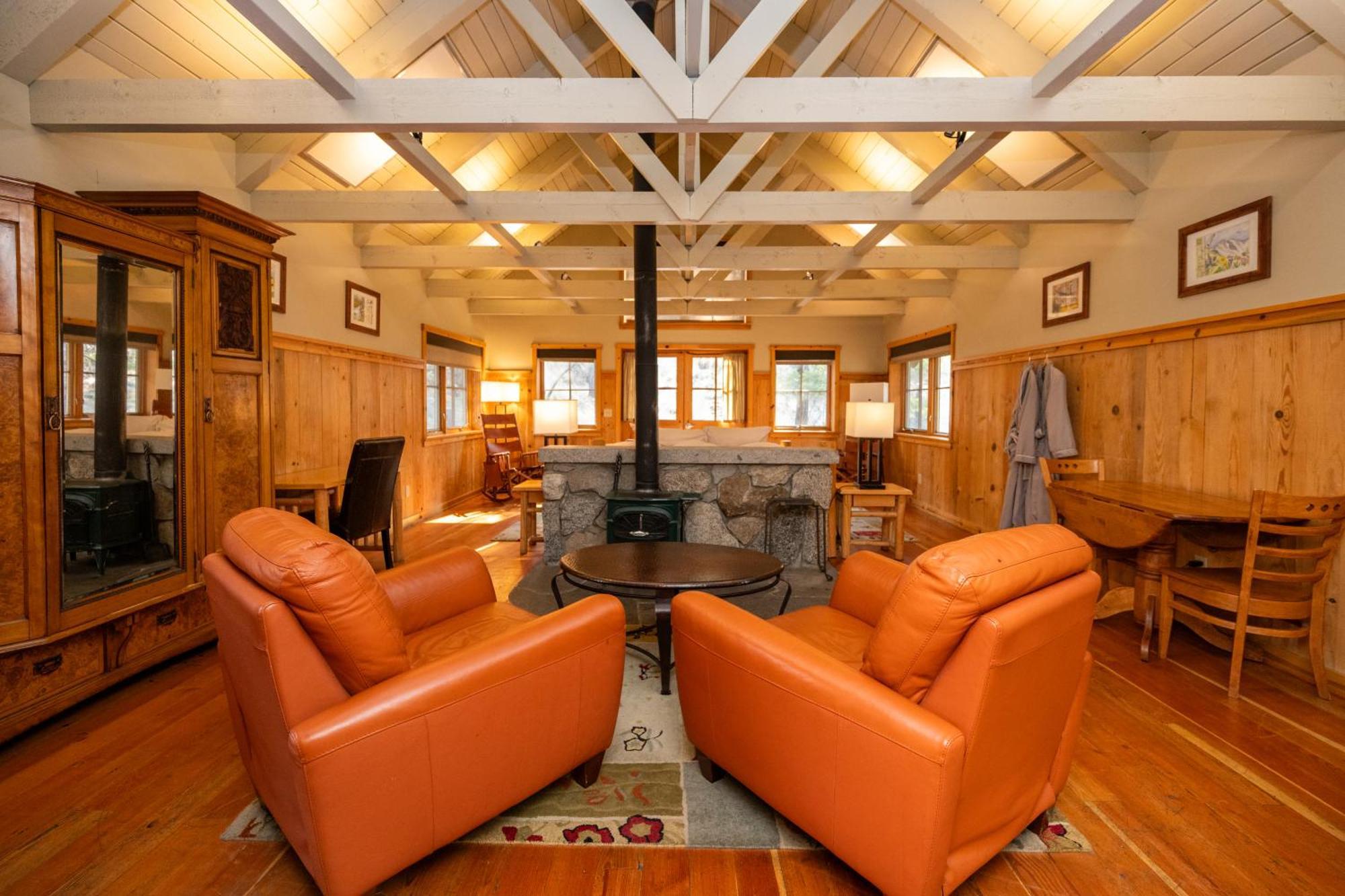 Eyrie Cabin,1723030397:JPEG